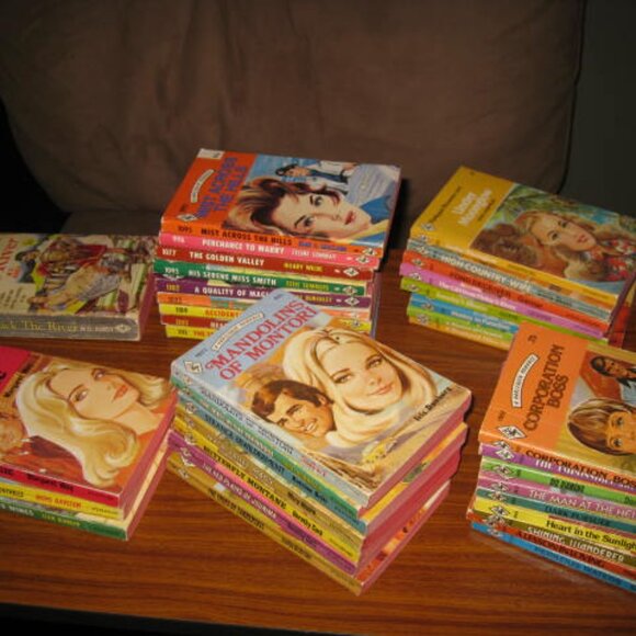 Lot of 37 Vintage Red Edge Harlequin Romance Books - Picture 1 of 14